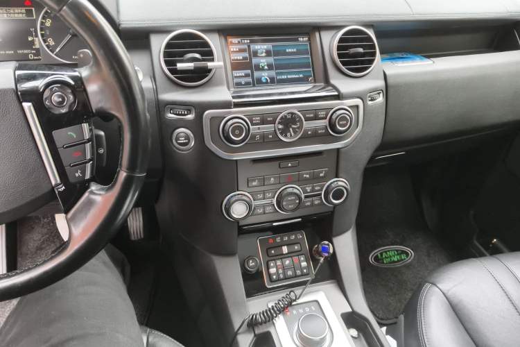 Used Land Rover Discovery 2014 3.0 SC V6 HSE Audio And AC Panel