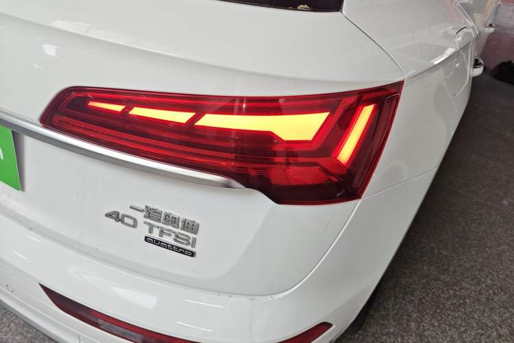 Used Audi Q5L 2022 40T Luxury Dynamic Model Right Rear Taillight