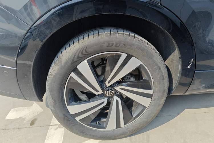 Used Volkswagen Tavendor 2024 Facelifted 380TSI All-Wheel Drive R-Line Cruise Premium Edition