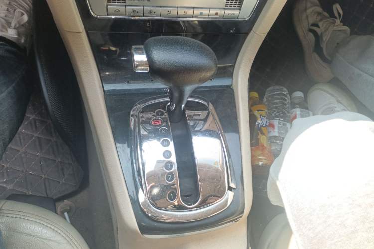 Used Volkswagen Passat 2009 2.0L MFI Automatic Luxury Edition Gear Lever