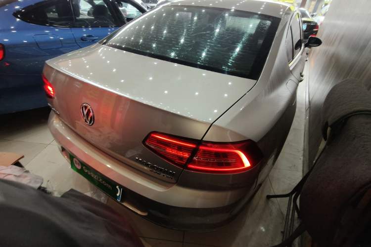 Used Volkswagen Magotan 2018 330TSI DSG Advanced Model Rear Right 45 Deg