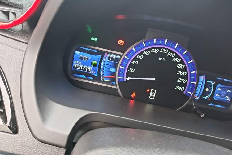 Used BYD S7 2015 2.0T Upgraded Automatic Luxury Version Odometer Close Up