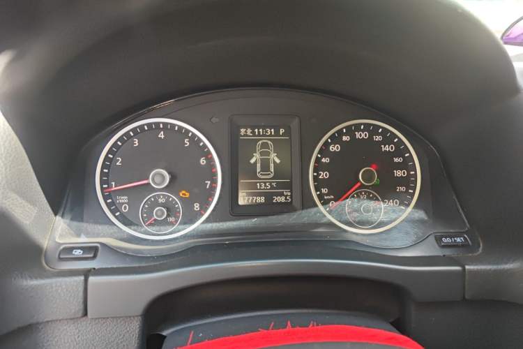 Used Volkswagen Tiguan 2012 2.0 TSI Automatic All-Wheel Drive Elite Edition Instrument Cluster