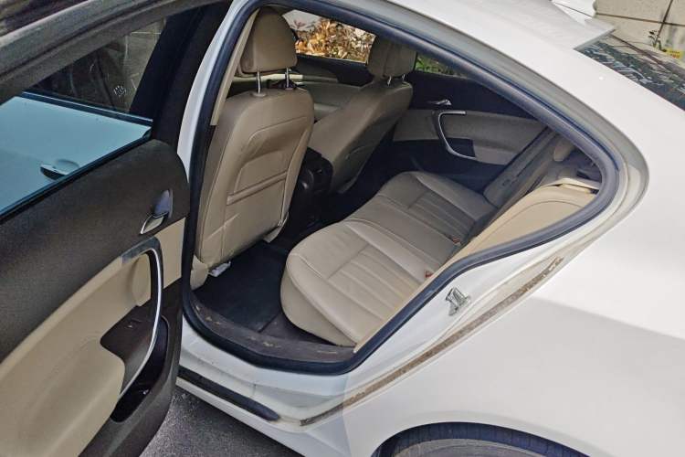 Used Buick Regal 2012 2.4L SIDI Elite Edition Left Rear Seat