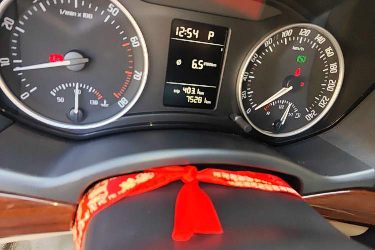 Used Skoda Octavia 2014 1.6L Automatic Yijun Edition Odometer Close Up