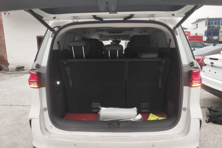 Used Roewe iMAX8 2021 400TGI Supreme Series Prestige Edition
