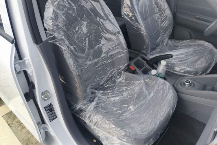 Used Wuling Hongguang New Energy 2025 Model Range-Extending Hybrid 150KM Standard Edition Right Front Seat