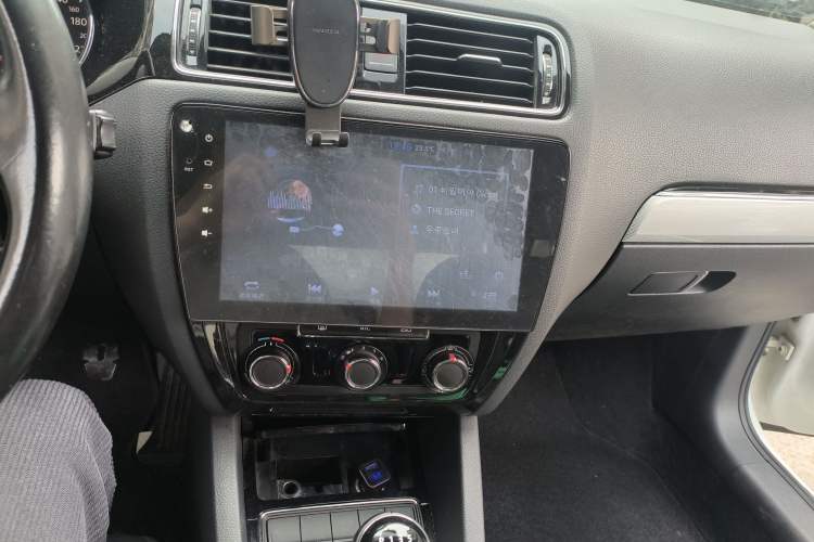 Used Volkswagen Sagitar 2015 230TSI Manual Comfort Version
