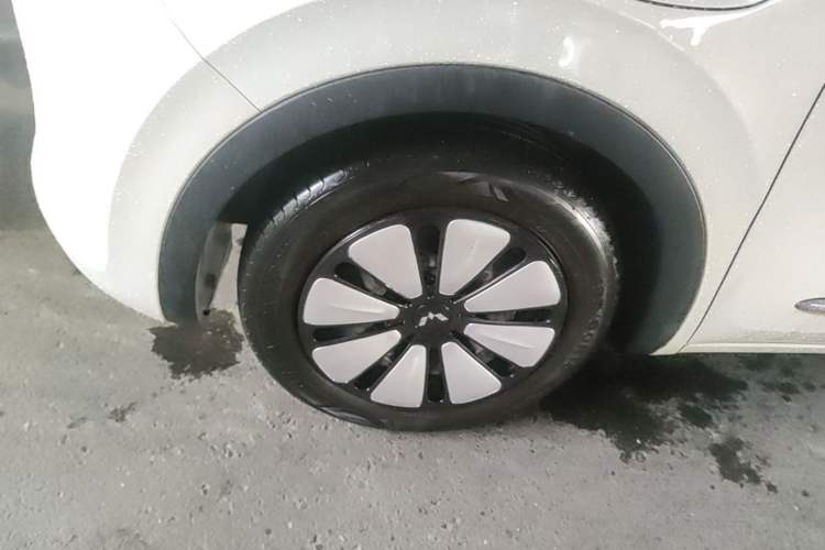 Used Wuling Bingo 2023 333 km Lingxi Connected+ Version Left Front Wheel Hub