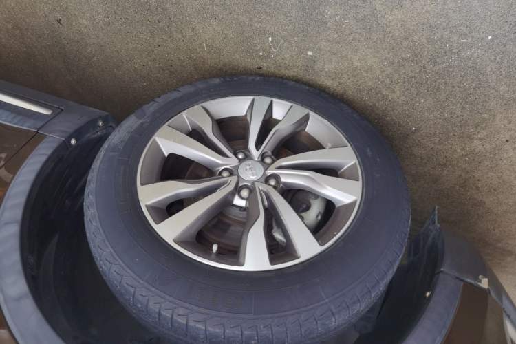 Used Geely Auto Emgrand X7 Sport 2016 1.8TD Automatic Smart Model Left Front Wheel Hub