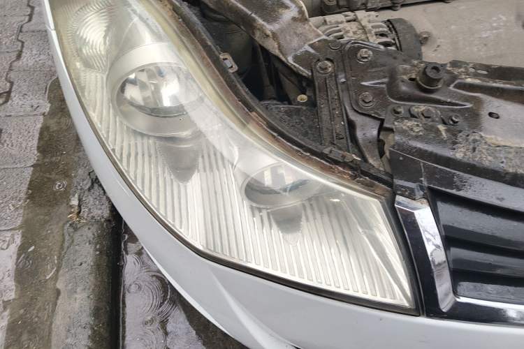 Used Chery Fengyun 2 2010 Hatchback 1.5L Ambition Model Right Front Headlight