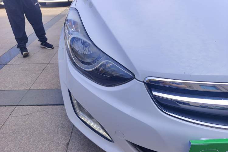 Used Hyundai Elantra (5th Generation / Langdong) 2015 1.6L Manual Leading Model Right Front Headlight