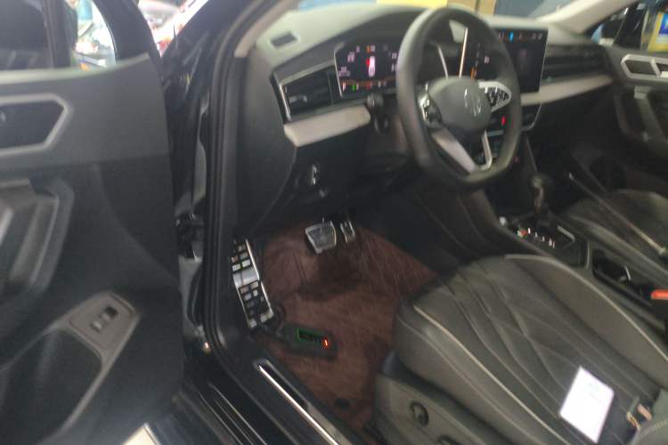 Used Volkswagen Tiguan L 2023 Restyled 330TSI Automatic Two-Wheel Drive R-Line Enhanced Comfort Version