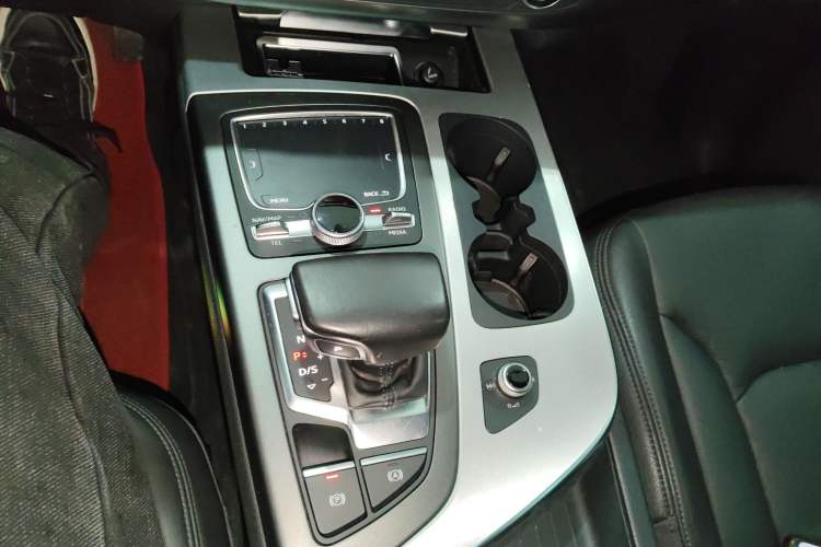 Used Audi Q7 2016 40 TFSI Comfort Model
