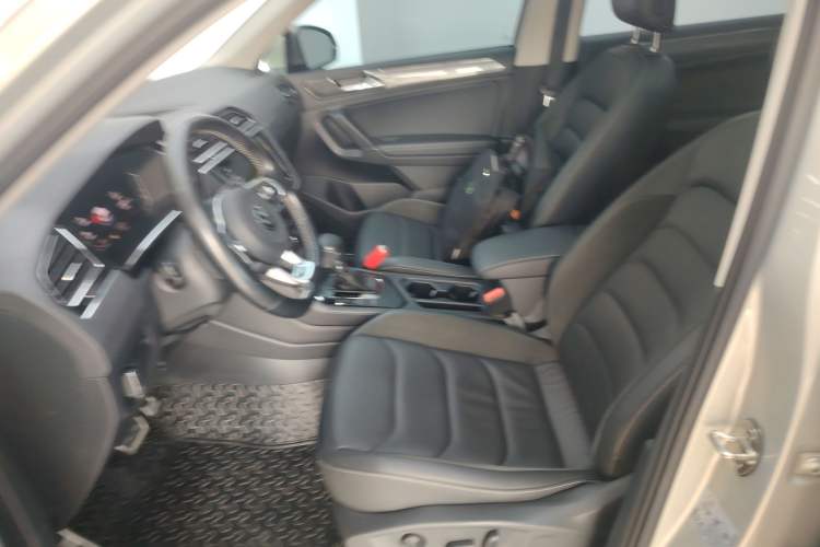 Used Volkswagen Tiguan L 2021 330TSI Automatic Two-Wheel Drive R-Line Enhanced Edition Left Front Seat