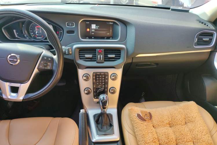 Used Volvo V40 2017 T3 Zhiya Edition Audio And AC Panel