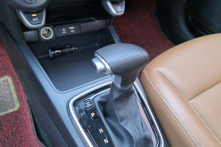 Used Kia KX Cross 2017 1.4L AT GLS Gear Lever