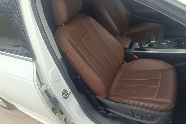 Used Audi A4L 2018 30th Anniversary Edition 45 TFSI quattro Individual Sport Edition Right Front Seat