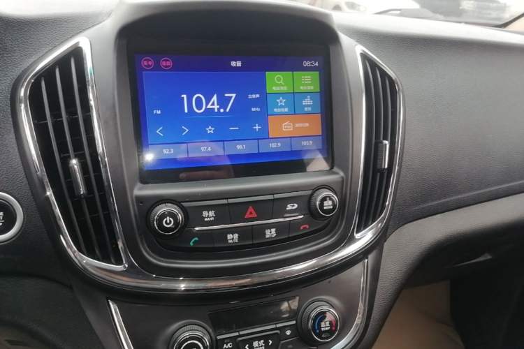 Used Baojun 560 2016 1.5T Manual Luxury Model Audio And AC Panel