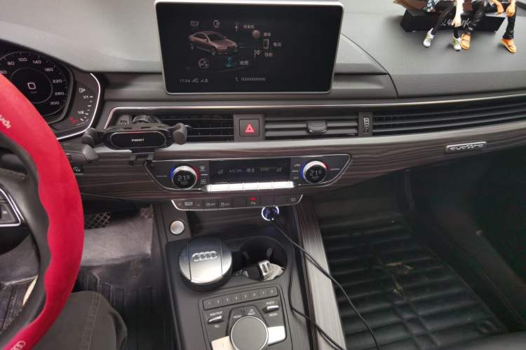 Used Audi A4L 2018 30th Anniversary Edition 40 TFSI Fashion Model Audio And AC Panel