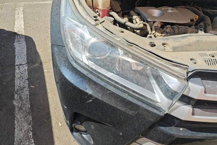 Used Toyota Highlander 2018 2.0T Four-Wheel Drive Luxury Version 7 Seats China VI Standard Right Front Headlight