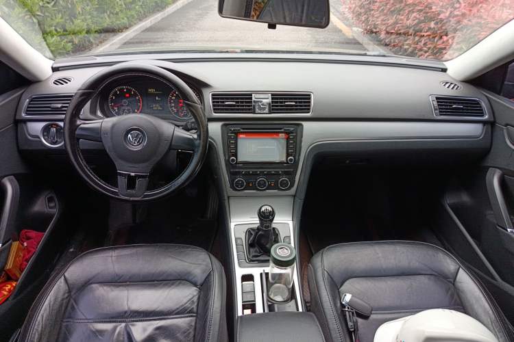 Used Volkswagen Passat 2014 1.4TSI Manual Prestige Edition Center Console