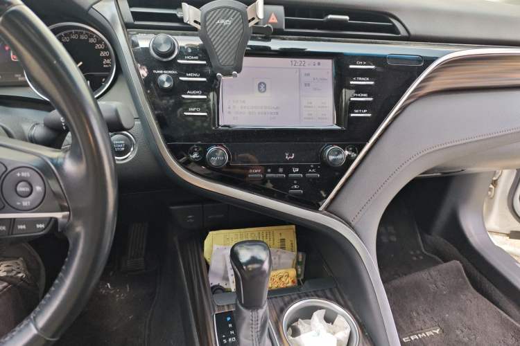 Used Toyota Camry 2018 2.0G Luxury Edition
