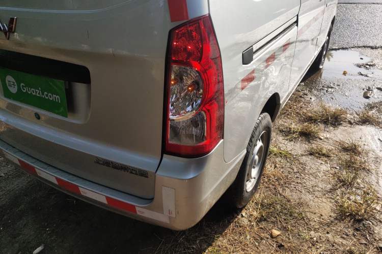 Used Wuling Rongguang S 2023 1.5L Basic Enclosed-Window Vehicle 2 Seats
