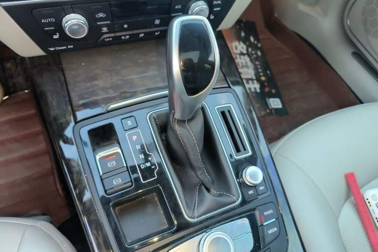 Used Zotye Z700 2016 1.8T DCT Elegant Version Gear Lever