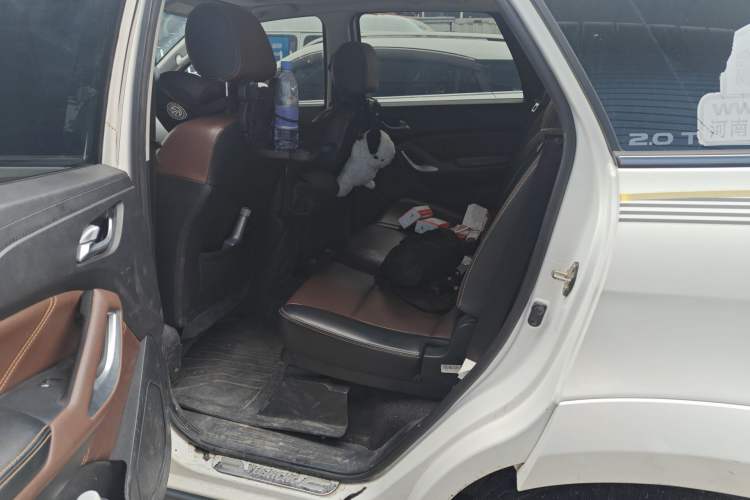 Used JMC Yusheng S350 2016 2.0T Automatic 4x4 Gasoline Luxury Version with Sunroof 7 Seats Left Rear Seat