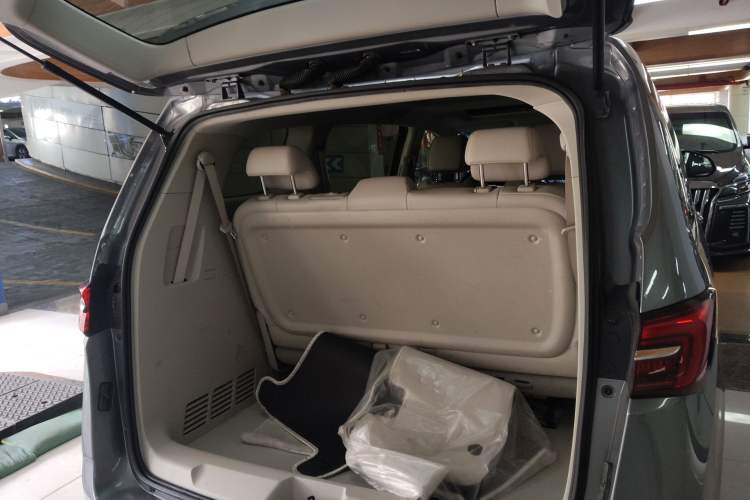 Used Buick GL8 2021 Land Cruiser Executive Class 652T Luxury Model
