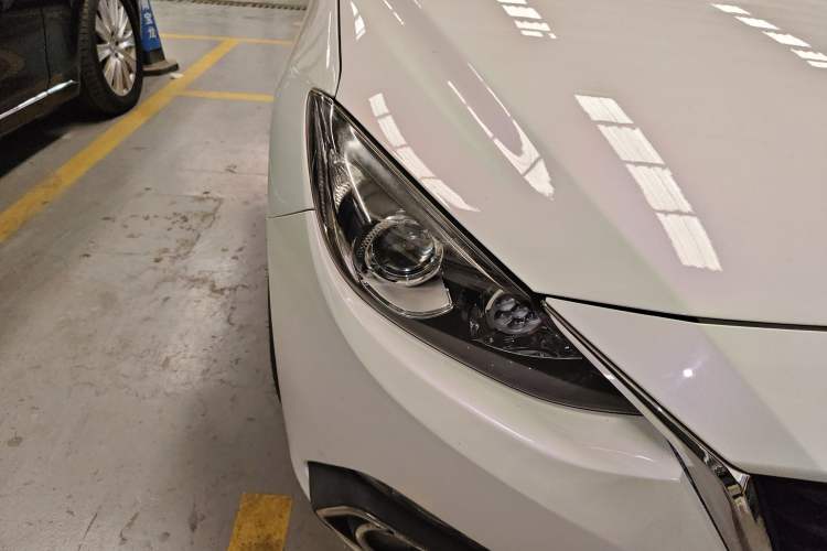 Used Mazda 3 Axela 2014 Sedan 2.0L Automatic Sport Model
