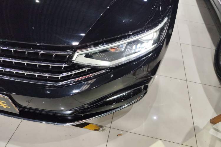 Used Volkswagen Magotan 2023 2 Million Units Commemorative Edition 330TSI DSG Luxury Version Left Front Headlight