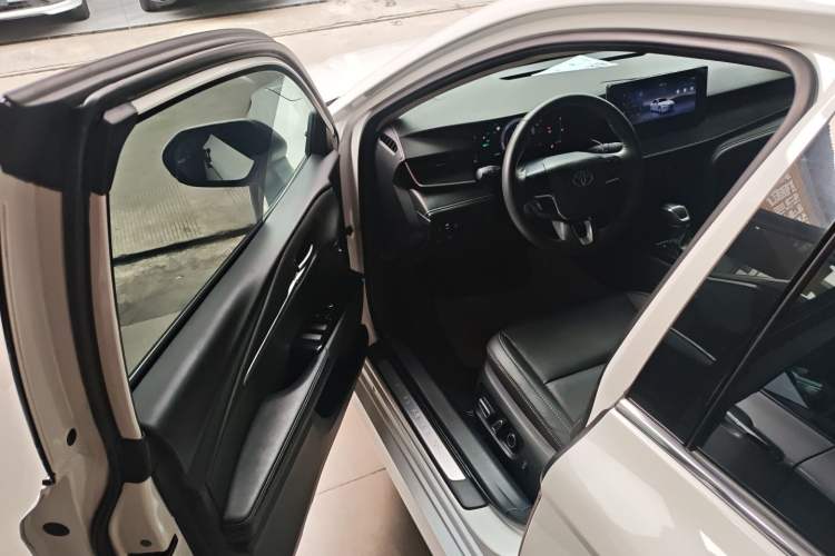 Used Toyota Camry 2024 Dual-Motor 2.0 HGVP Luxury Edition Driver Seat