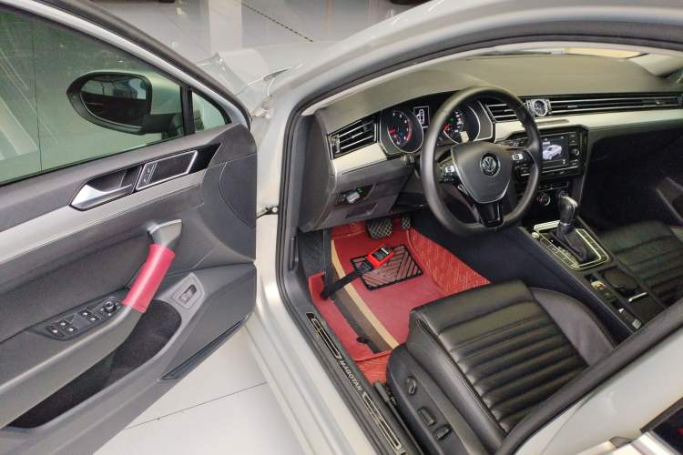 Used Volkswagen Magotan 2019 330TSI DSG Leading Edition China V Standard Driver Seat