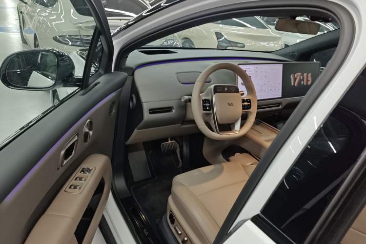 Used Li Auto Li Auto i6 2025 Model Four-Wheel-Drive Standard Type
