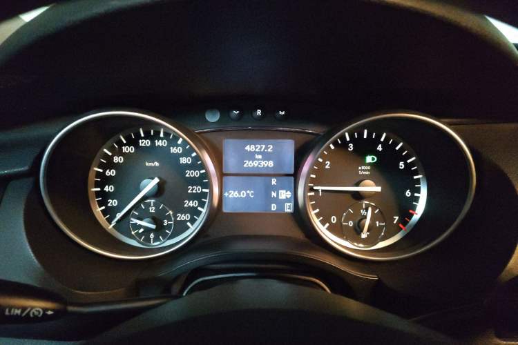 Used Mercedes-Benz R-Class 2014 R 320 4MATIC Luxury Model Instrument Cluster