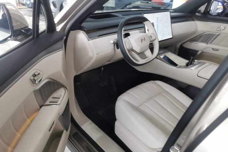 Used ONVO Luxeed L90 2025 Model—Max Six-Seater Version