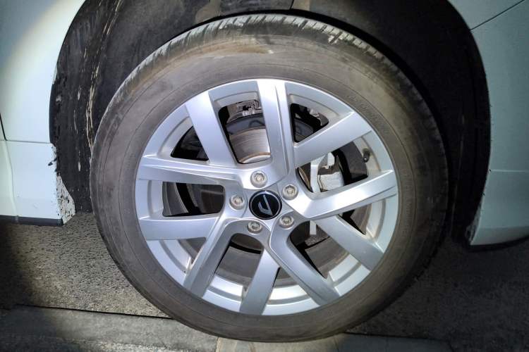 Used Jetta VS5 2024 280TSI Automatic Pioneer Edition Right Front Wheel Hub