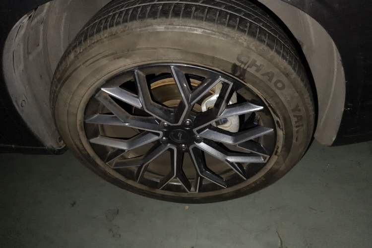 Used CHANGAN OSHAN Z6 2022 Blue Whale 1.5T DCT Smart Edition Right Front Wheel Hub