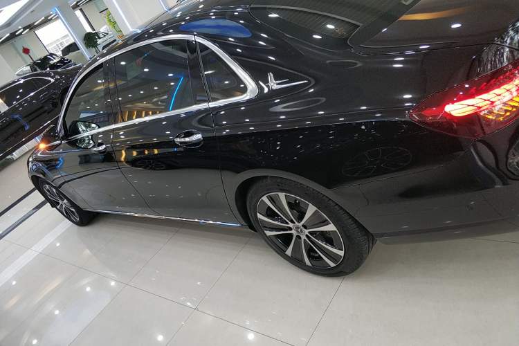 Used Mercedes-Benz E-Class New Energy 2023 E 350 e L Plug-in Hybrid Sedan
