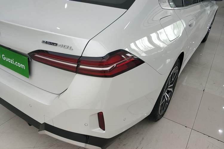 Used BMW i5 2025 eDrive 40L M Sport Package Exterior 3