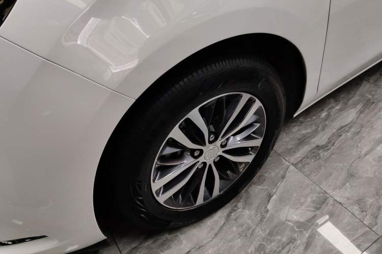 Used Buick GL8 2022 ES Landtrek 653T Comfort Edition Left Front Wheel Hub