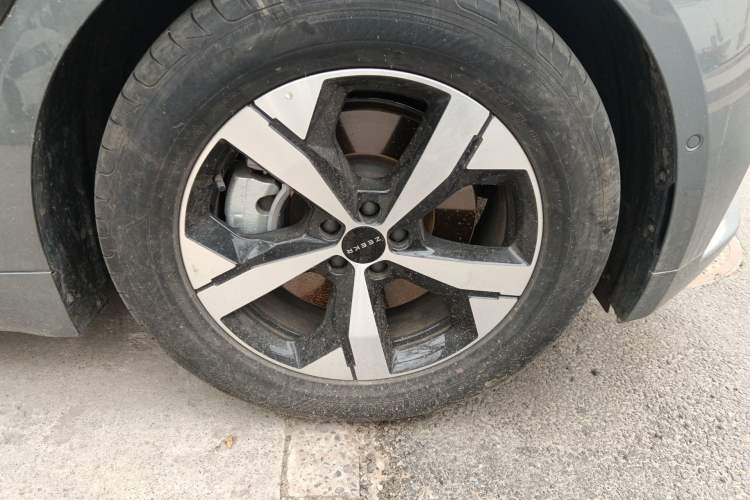 Used Zeekr 001 2023 WE Edition 100 kWh Right Front Wheel Hub