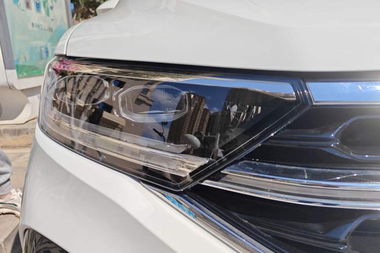 Used Volkswagen T-ROC 2024 300TSI DSG Two-Wheel-Drive Chen Guang Edition Right Front Headlight