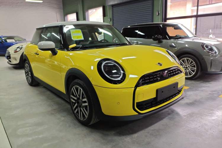 Used MINI 2025 1.5T COOPER Classic Edition
