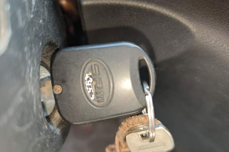 Used Jinbei Gold Hiace M Classic 2024 1.5L Engineering Lion Passenger Vehicle 6 Seats Vehicle Key