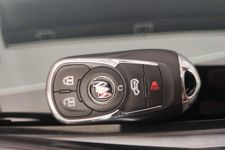 Used Buick GL8 2023 Facelifted Land Cruiser Executive Luxury Version Vehicle Key