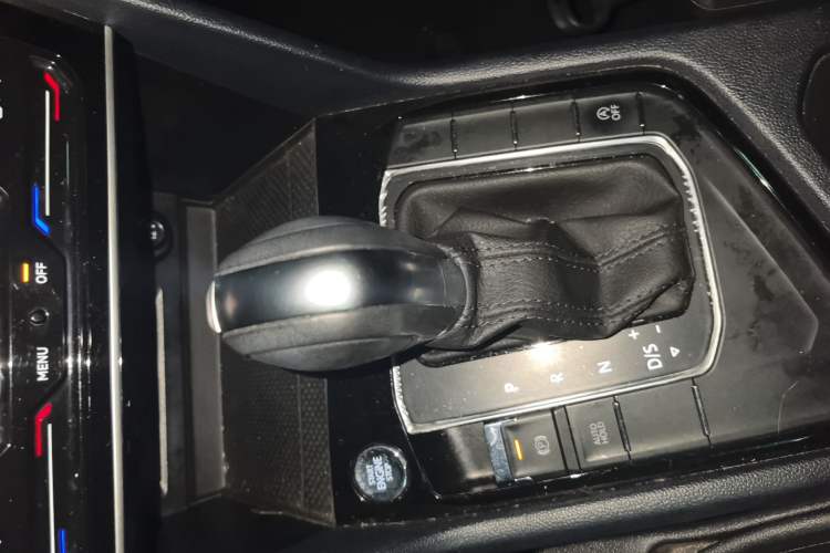 Used Volkswagen Tharu 2024 300TSI Two-Wheel-Drive Moonlight Edition Gear Lever