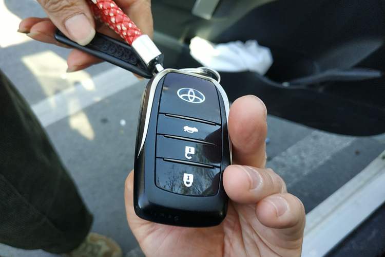 Used Toyota Corolla 2017 Revised Dual-Engine 1.8L E-CVT Elite Edition Vehicle Key